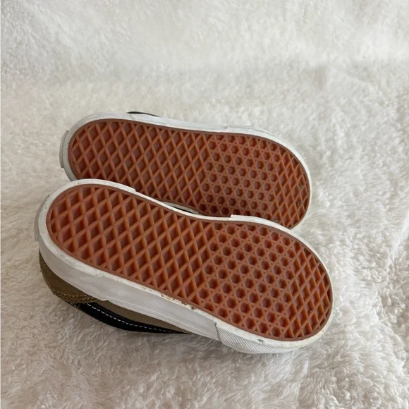 Vans Toddler Knu Skool Sneakers in Tan and Black - Picture 7 of 8